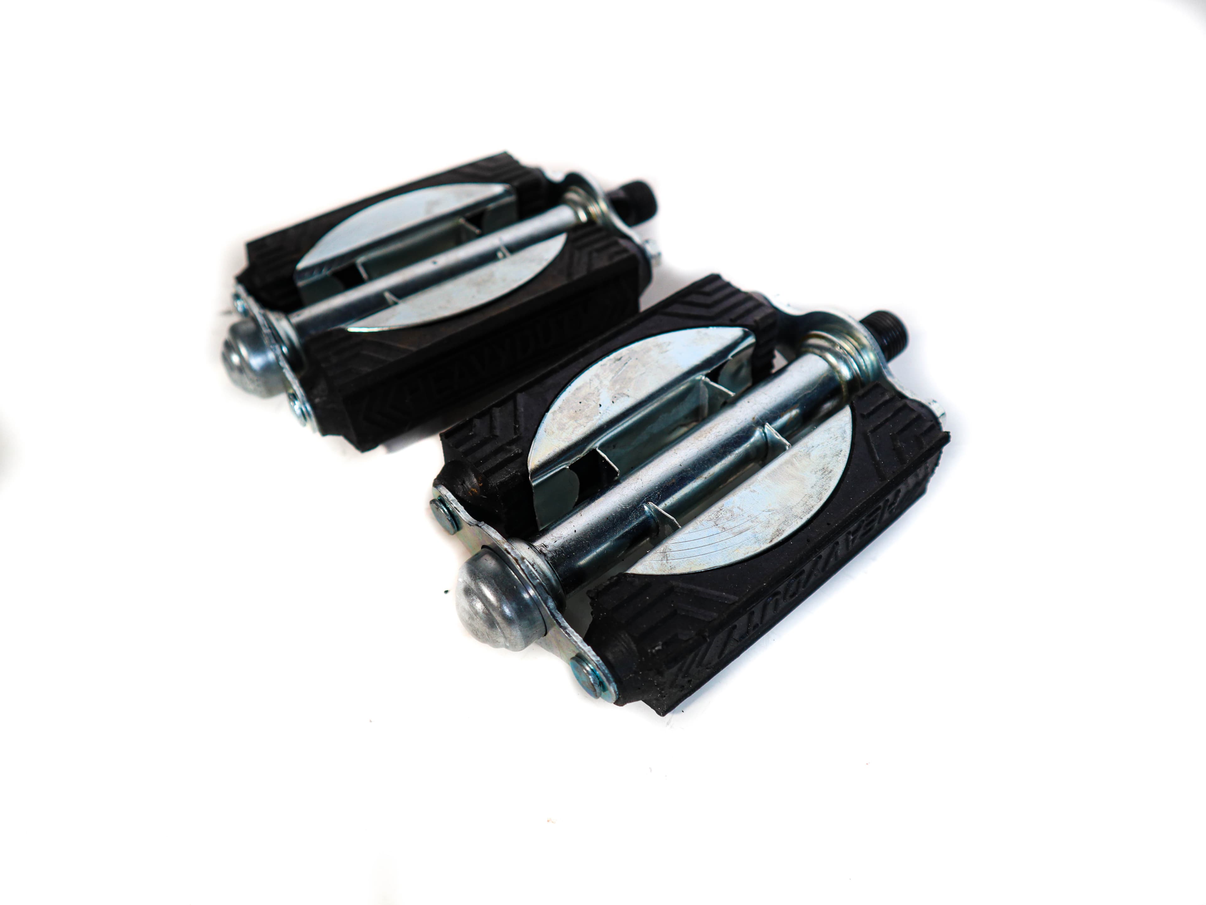 Pedale din Metal Clasice cu Caucic NASA RU