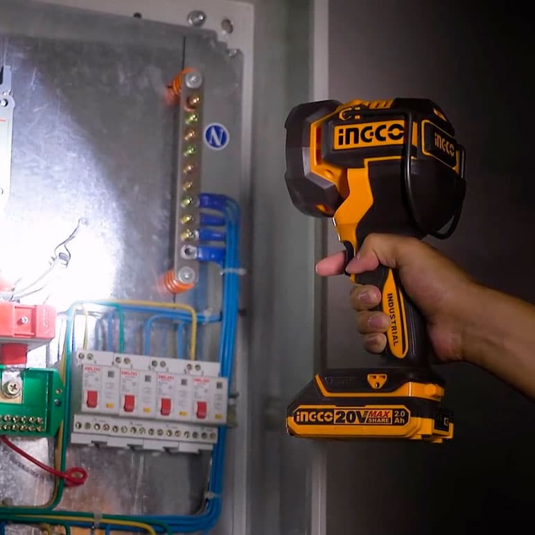 Lanterna 20V 2000 Lumeni image